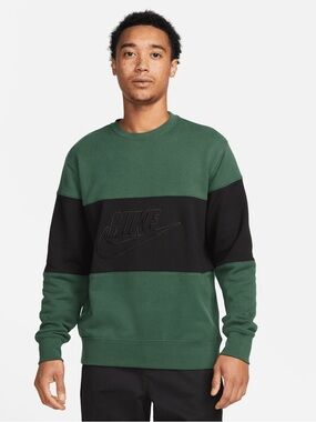 Nike Club+ French Terry Crewneck Sweatshirt in Fir/Black